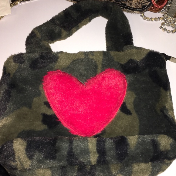 Neiman Marcus Handbags - Neiman Marcus Bari Lynn Camo Fuzzy Purse